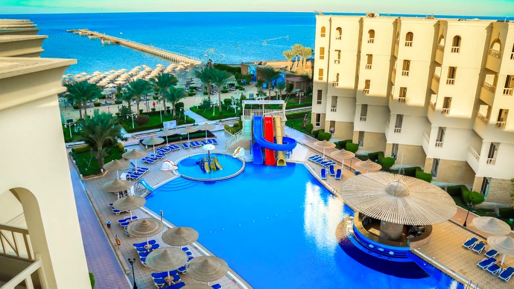 الفندق إيه أم سى رويال - الغردقة